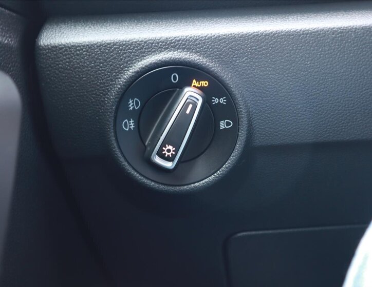 Volkswagen T-Roc CUV 1,5 l 110 kw