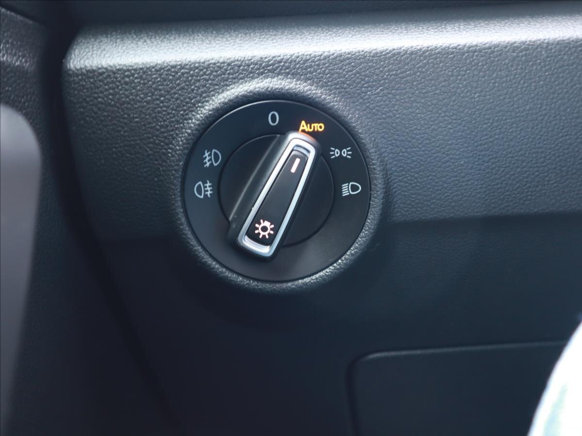 Volkswagen T-Roc CUV 1,5 l 110 kw