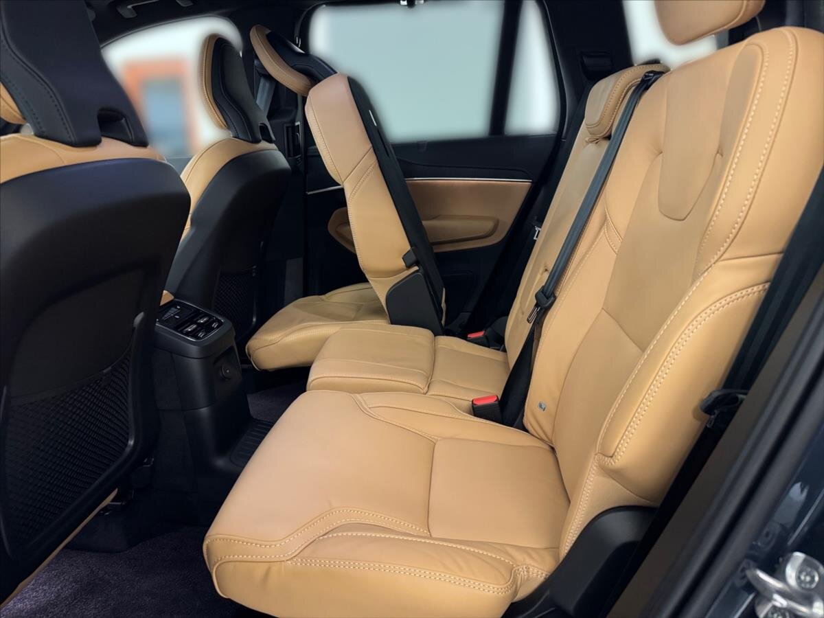 Volvo XC90 SUV / Terénní 2,0 l 335 kw