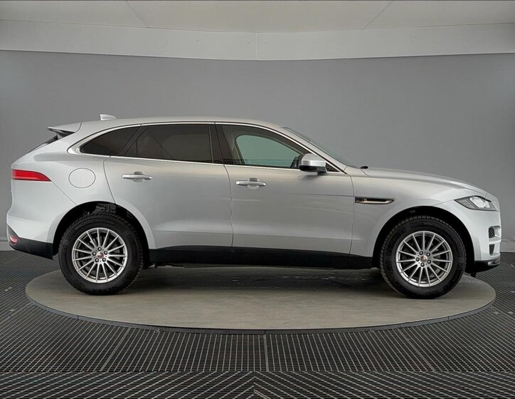 Jaguar F-Pace SUV / Terénní 2,0 l 132 kw