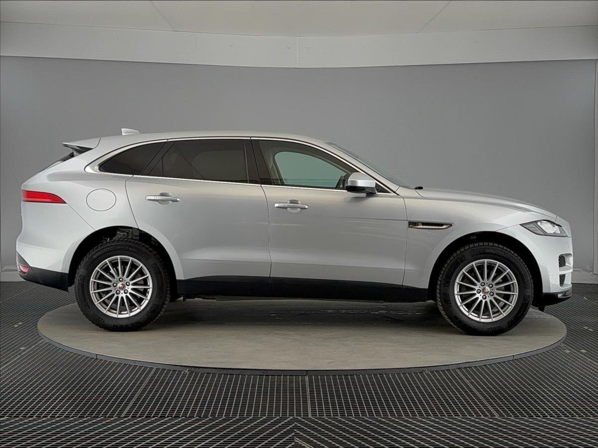 Jaguar F-Pace SUV / Terénní 2,0 l 132 kw