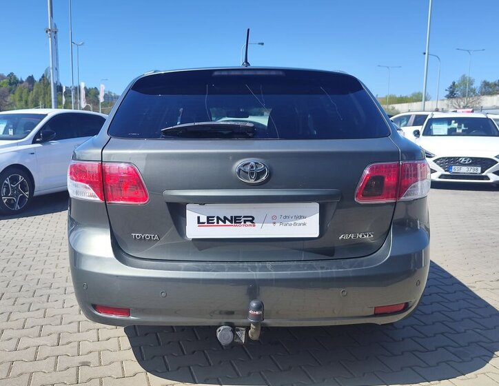 Toyota Avensis Kombi 2,0 l 93 kw
