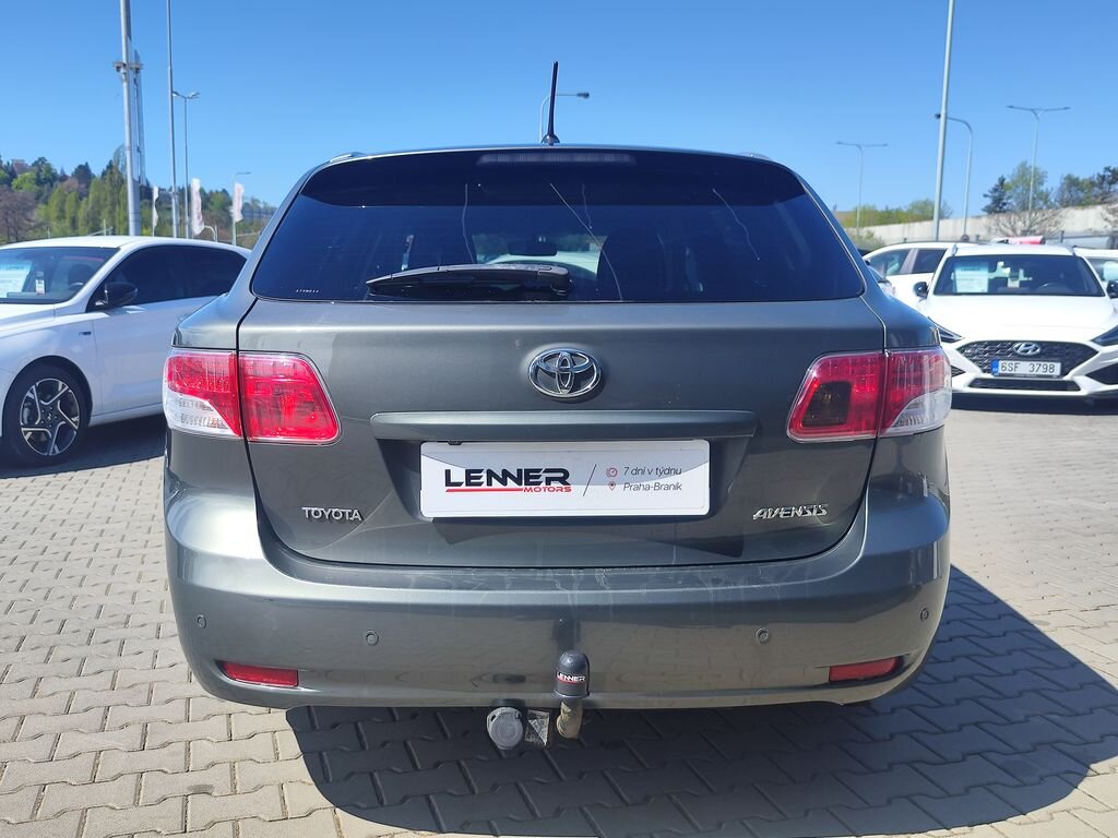 Toyota Avensis Kombi 2,0 l 93 kw
