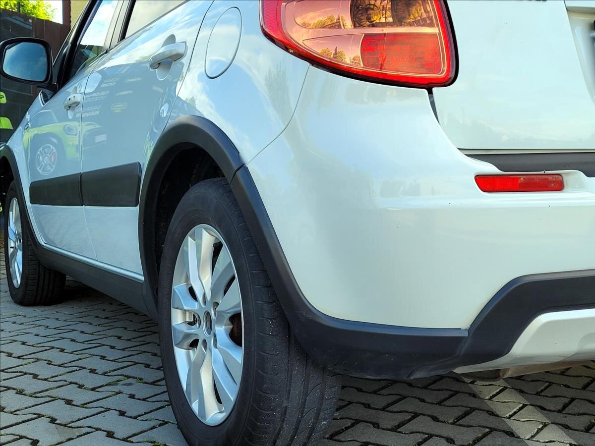 Suzuki SX4 Hatchback 2,0 l 99 kw