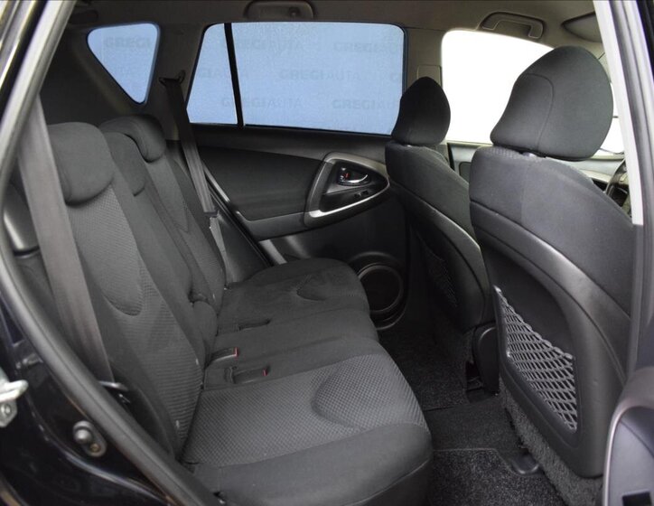 Toyota RAV4 SUV 2,0 l 112 kw