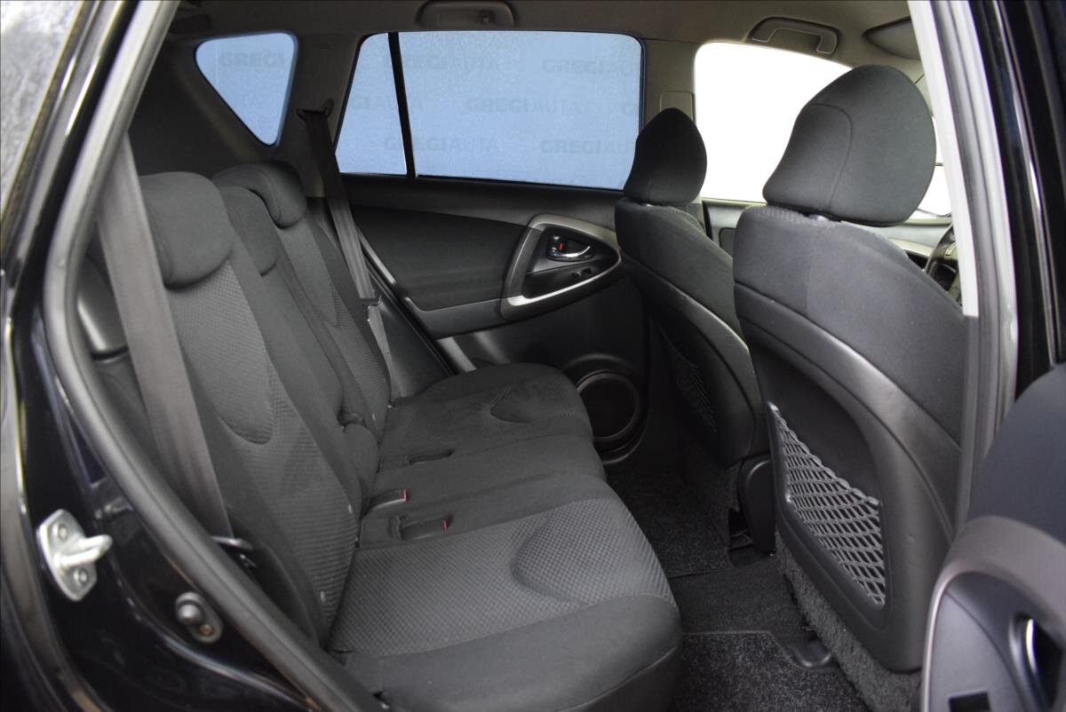 Toyota RAV4 SUV 2,0 l 112 kw