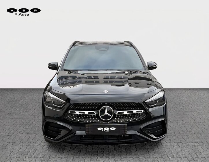 Mercedes-Benz GLA 8