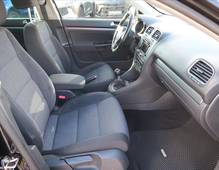 Volkswagen Golf Kombi 1,6 l 77 kw