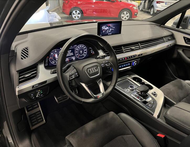 Audi Q7 6