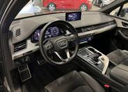 Audi Q7 6