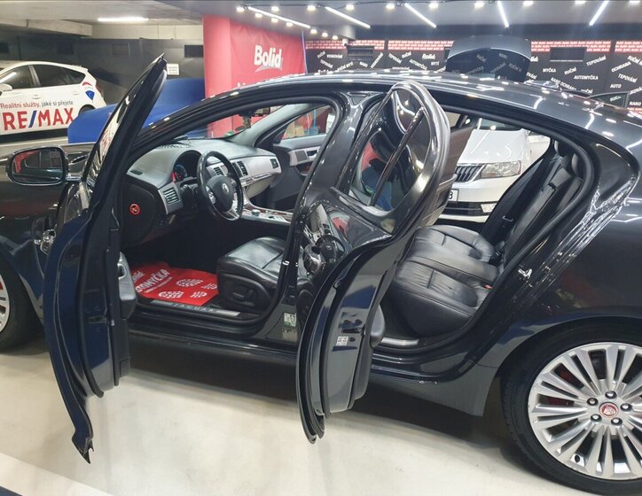 Jaguar XF Sedan / Limuzína 3,0 l 202 kw