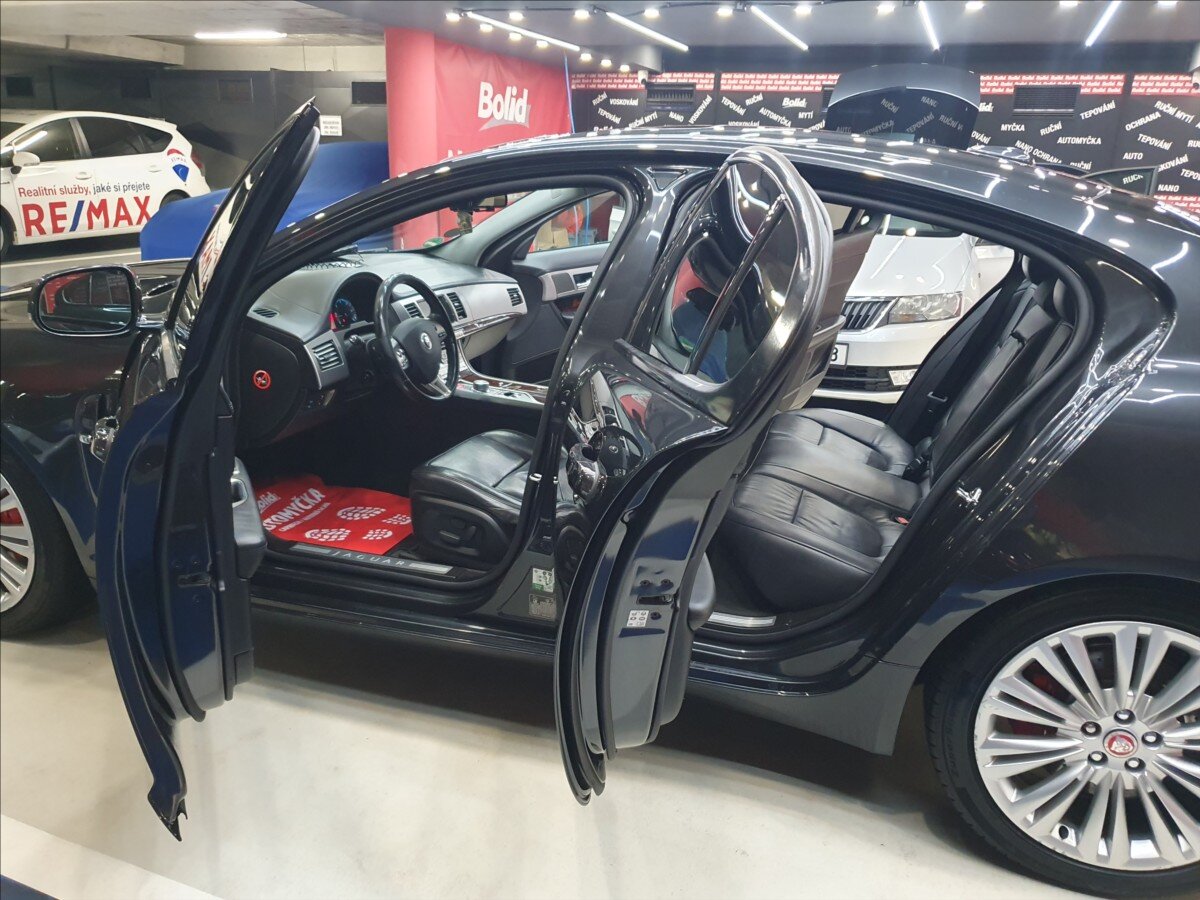 Jaguar XF Sedan / Limuzína 3,0 l 202 kw