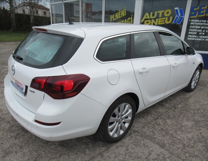 Opel Astra Kombi 2,0 l 121 kw