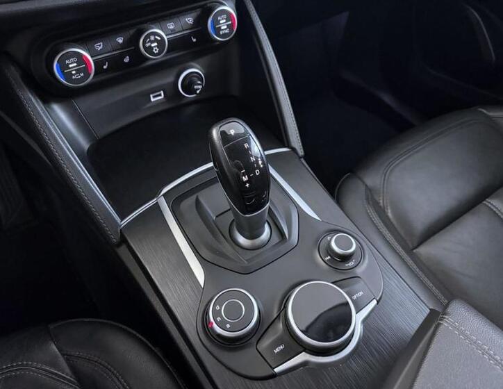 Alfa Romeo Stelvio 14