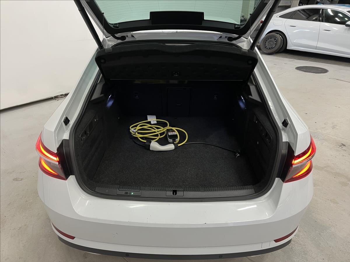 Škoda Superb Liftback 1,4 l 160 kw