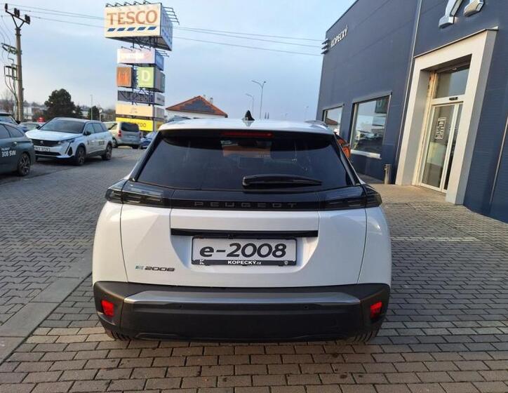 Peugeot 2008 4