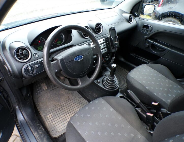 Ford Fiesta 12