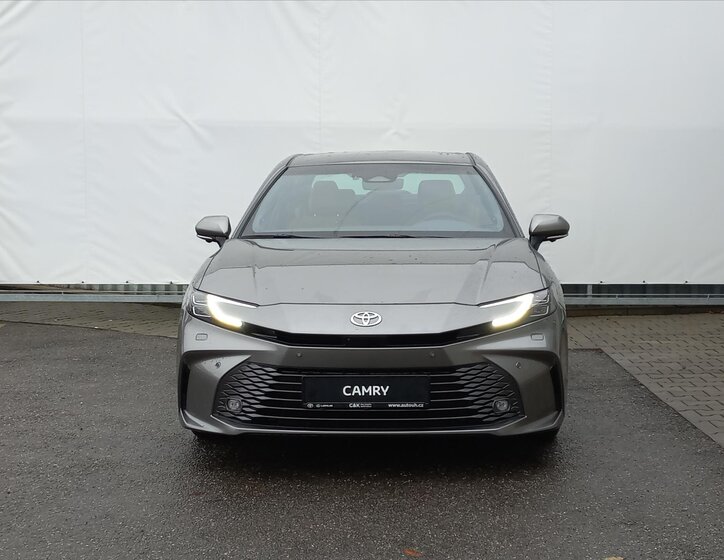 Toyota Camry Sedan / Limuzína 2,5 l 137 kw