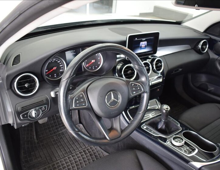 Mercedes-Benz Třídy C Sedan / Limuzína 2,1 l 125 kw