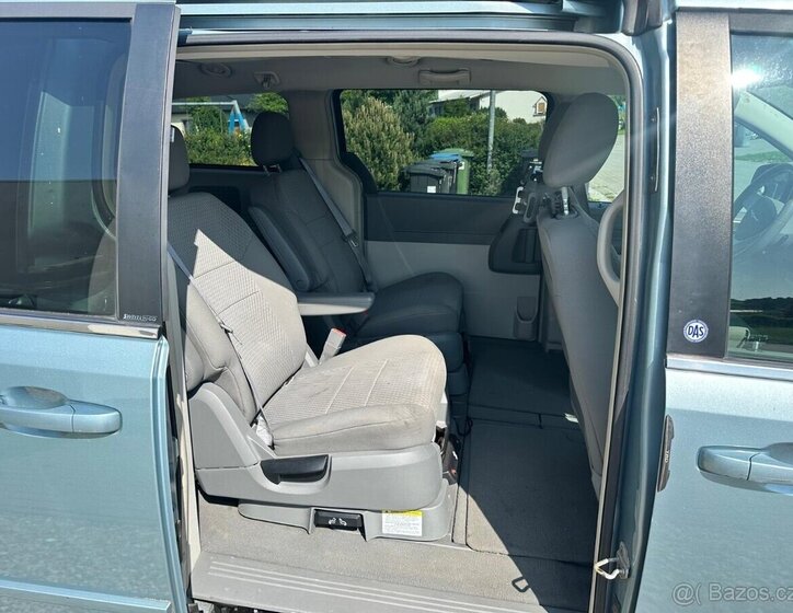 Chrysler Town & Country 8