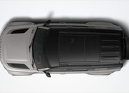 Land Rover Defender 4