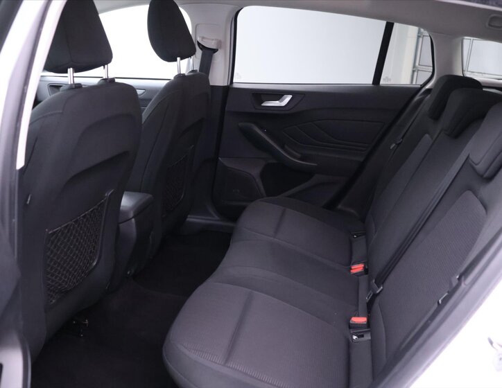 Ford Focus Kombi 999,0 74 kw