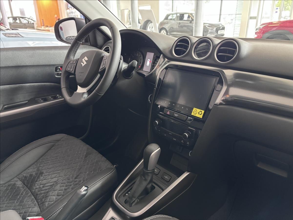 Suzuki Vitara SUV / Terénní 1,4 l 81 kw
