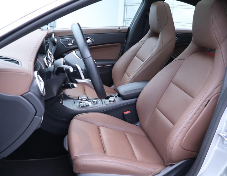 Mercedes-Benz CLA Sedan / Limuzína 2,0 l 280 kw