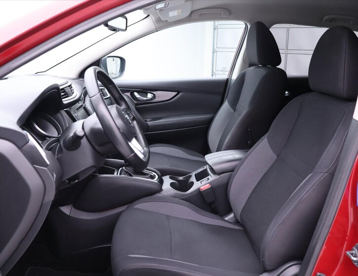 Nissan Qashqai SUV / Terénní 1,3 l 117 kw