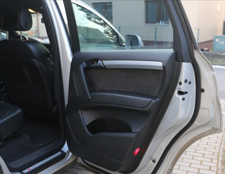 Audi Q7 Kombi 3,0 l 176 kw