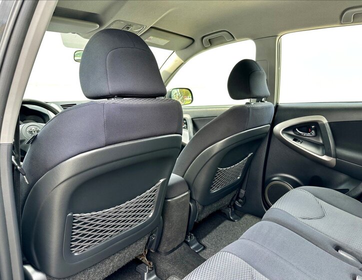 Toyota RAV4 SUV 2,2 l 100 kw