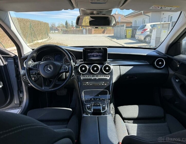 Mercedes-Benz Ostatní Sedan / Limuzína 0,0 125 kw