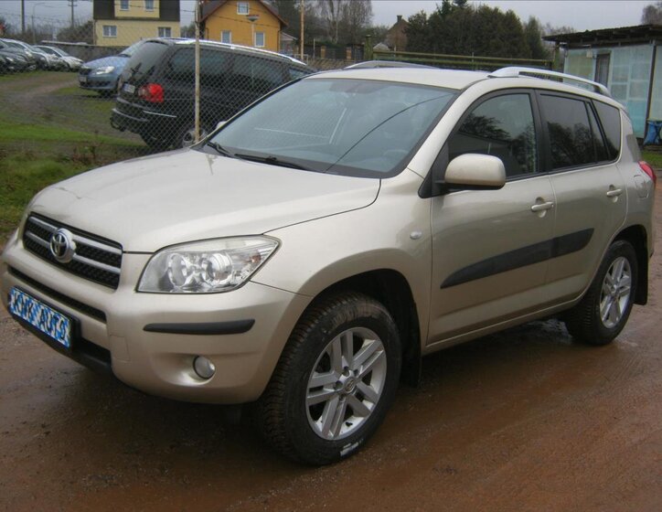 Toyota RAV4 Kombi 2,0 l 112 kw