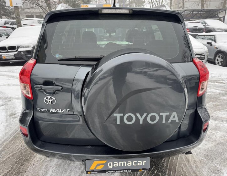 Toyota RAV4 SUV 2,2 l 100 kw