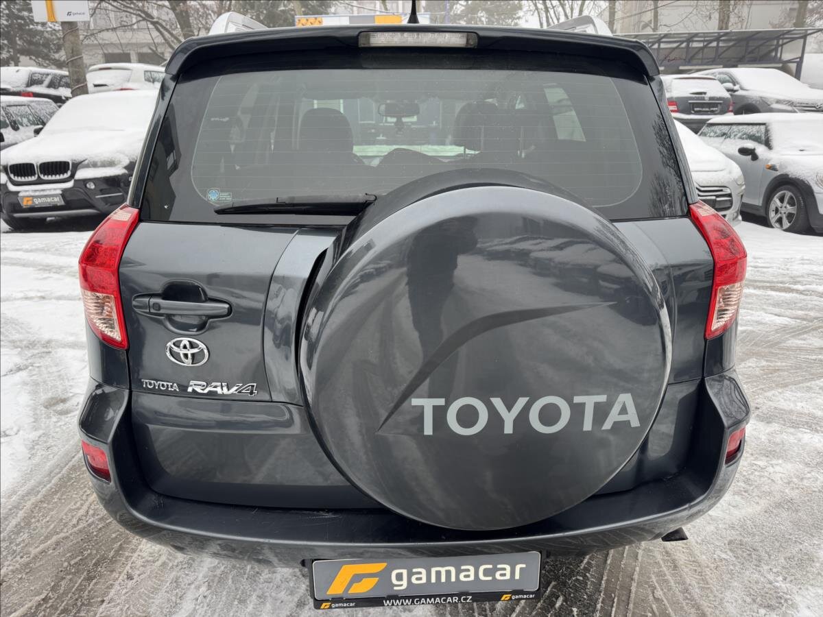 Toyota RAV4 SUV 2,2 l 100 kw