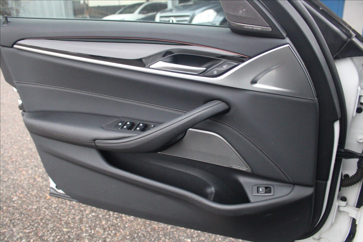 BMW Řada 5 Kombi 3,0 l 210 kw