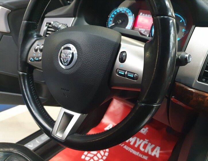 Jaguar XF Sedan / Limuzína 3,0 l 202 kw