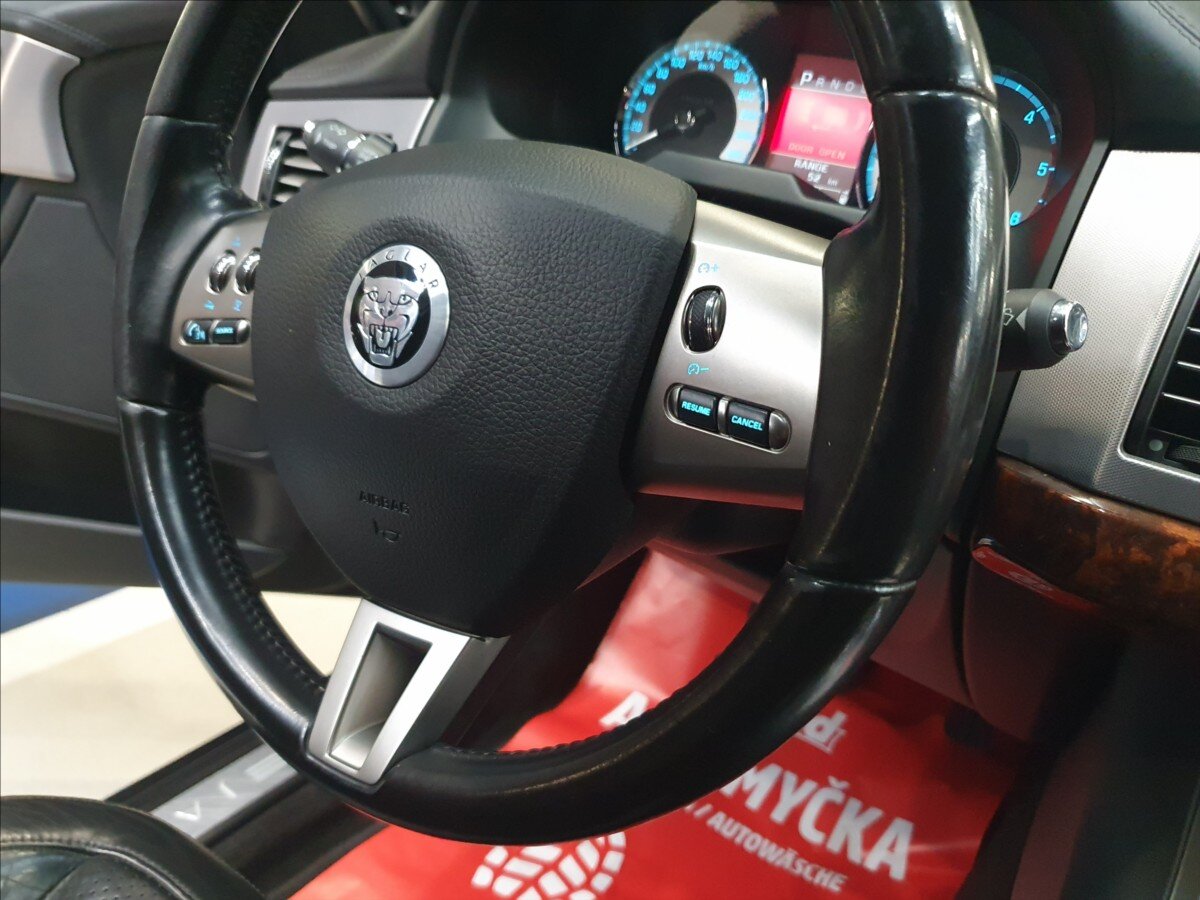 Jaguar XF Sedan / Limuzína 3,0 l 202 kw