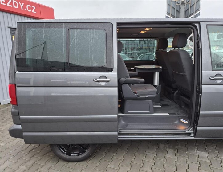 Volkswagen Multivan 15