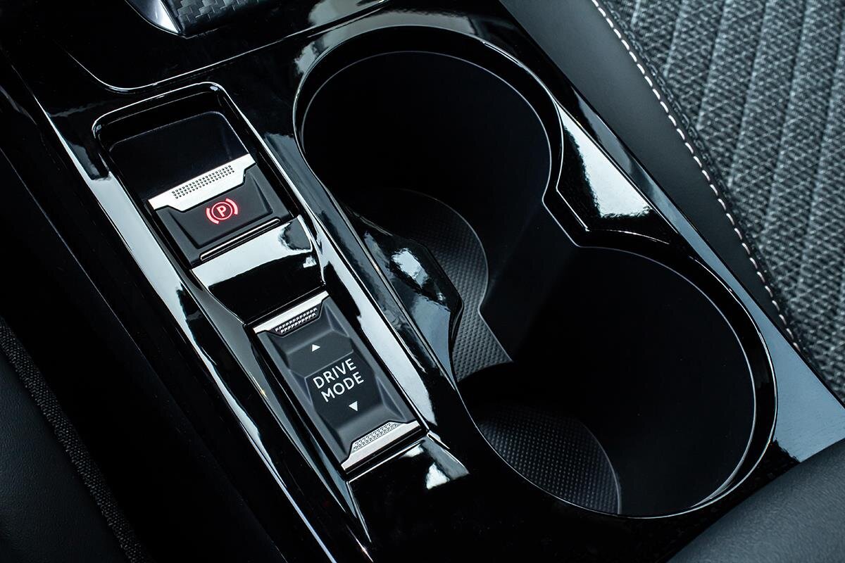 Peugeot 2008 SUV 1,2 l 100 kw