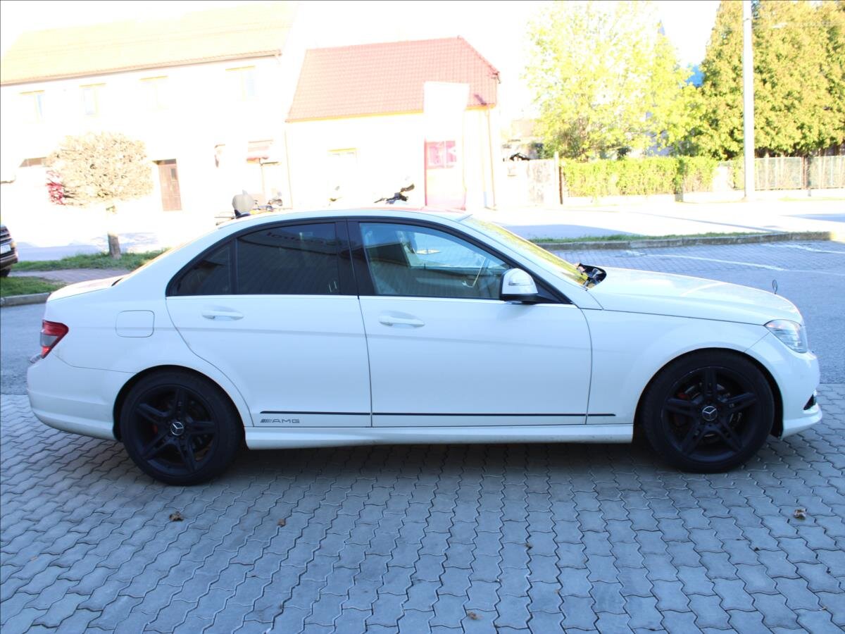 Mercedes-Benz Třídy C Sedan / Limuzína 3,0 l 170 kw