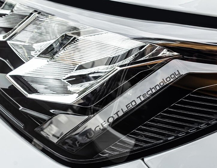 Peugeot 2008 SUV 1,2 l 0