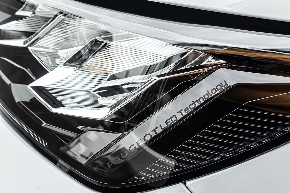 Peugeot 2008 SUV 1,2 l 0