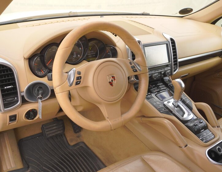 Porsche Cayenne SUV 3,0 l 176 kw