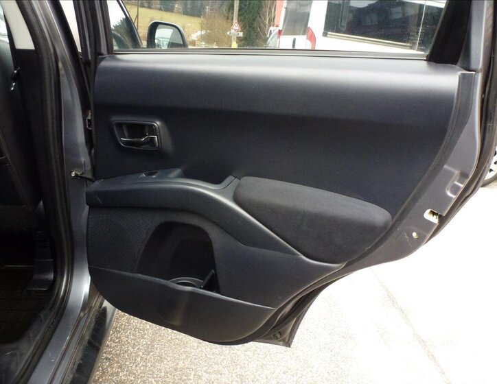 Citroën C-Crosser SUV / Terénní 2,2 l 115 kw