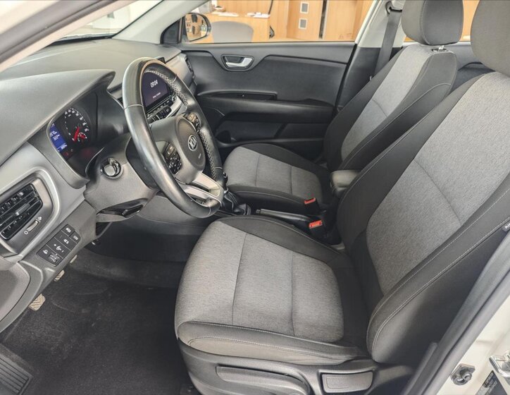 KIA Stonic CUV / Crossover 1,2 l 61 kw