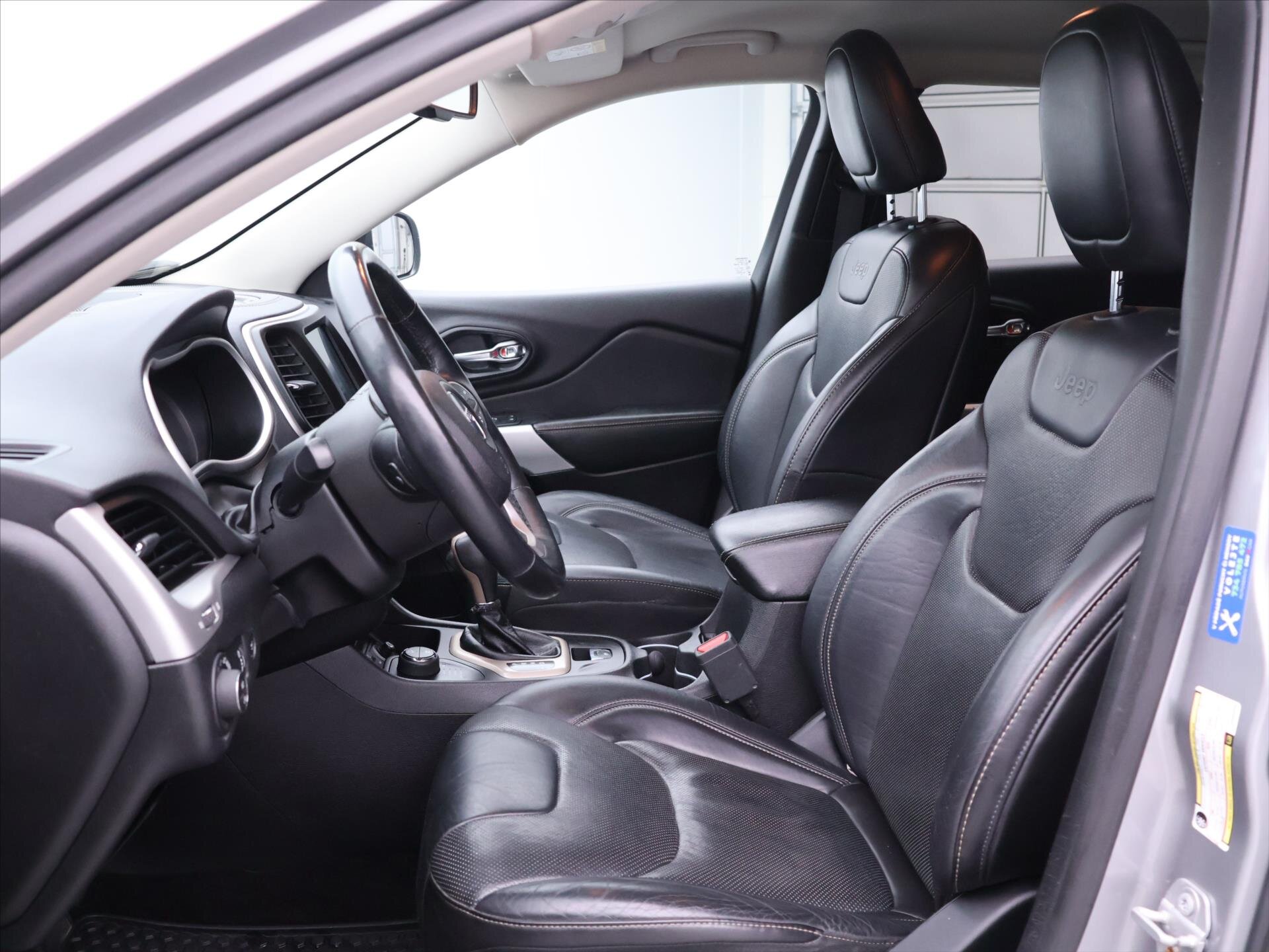 Jeep Cherokee SUV / Terénní 2,2 l 147 kw