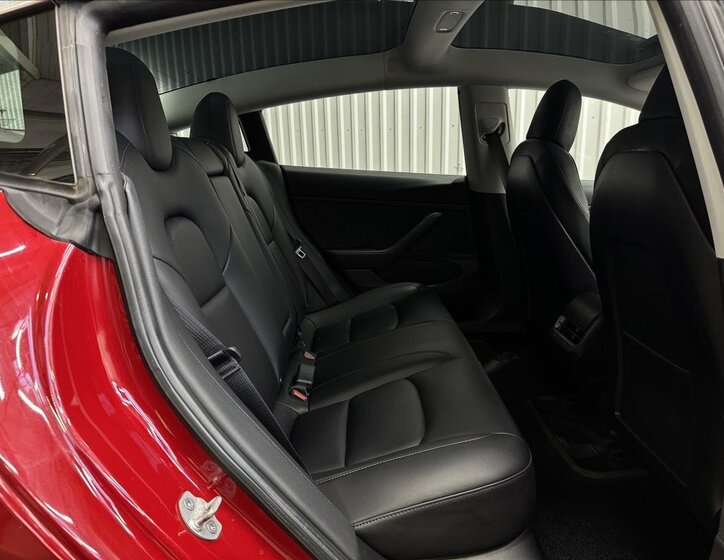 Tesla Model 3 Liftback 0,0 324 kw