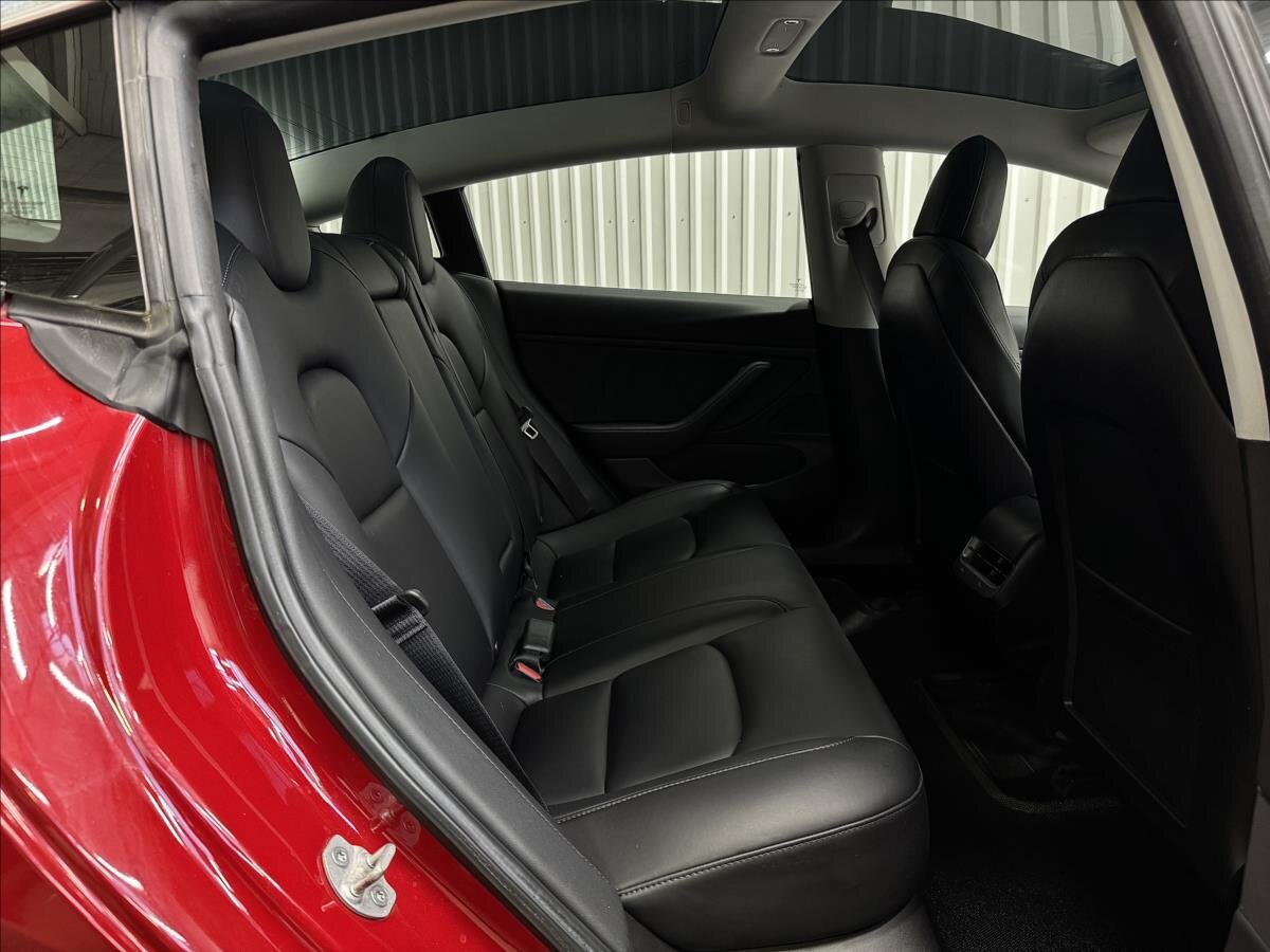 Tesla Model 3 Liftback 0,0 324 kw