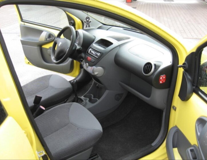Peugeot 107 Hatchback 998,0 50 kw